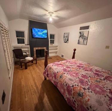 Downtown Neighborhood Room 1