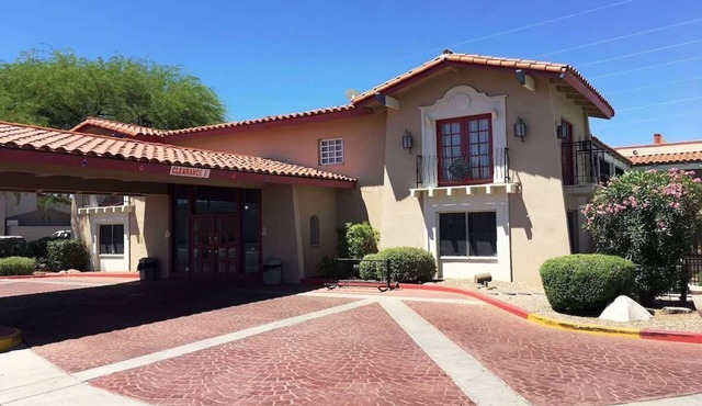 Downtown Tucson Double Queen Studio w/Pool