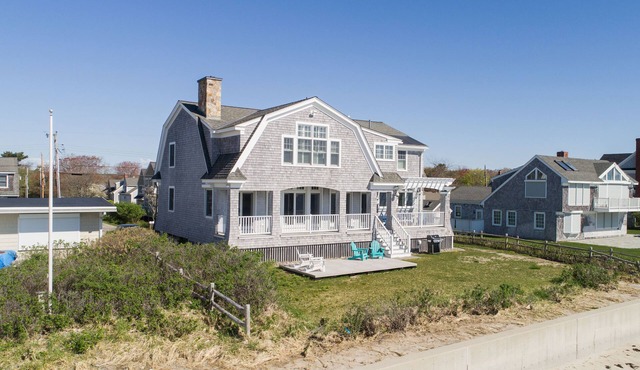 Drakes Island Beach Front Breathtaking Property : Oceanviews and Sandy Beach !