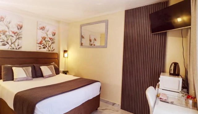 Durban Oceanic Room 82A