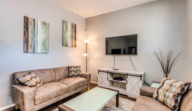 Eastside casita with free WiFi, central AC, private W/D, and kitchenette