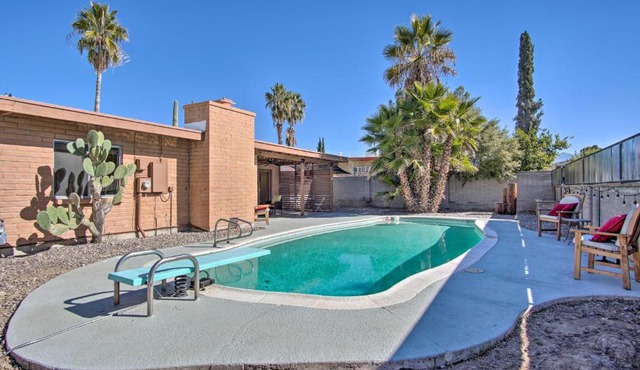 Eastside Home w/Pool Near Hiking!