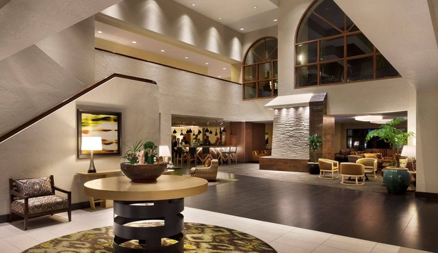 Embassy Suites by Hilton Phoenix Tempe