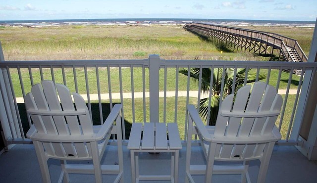 Endless Summer -Beach Front-Dune Walkover- 3BD/2BA. Sleeps 9.
