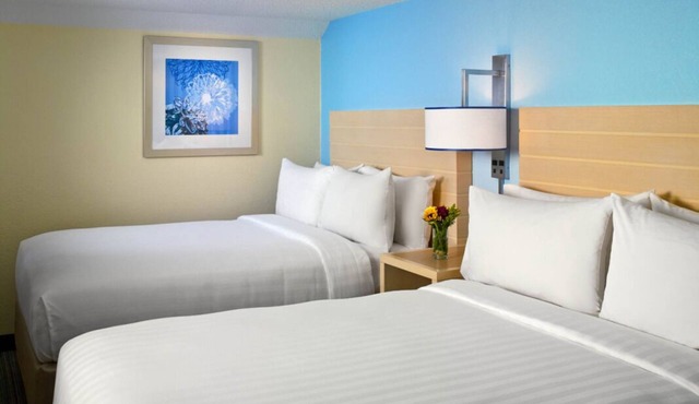 Enjoy a Hassle-Free Stay! Near Gaslight Theatre, Pet-Friendly, Free Breakfast!