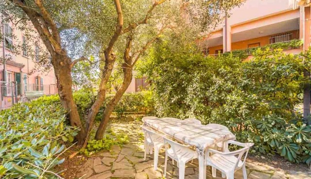 Enjoy the charm of the Cinque Terre by staying at Il Piccolo Gigante, a welcoming and functional home located in the most convenient area of ​Monterosso, Fegina, just a few minutes' walk from the beach.✨ The spaceThe apartment is perfect for famil