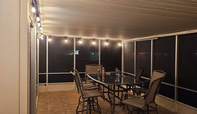 Enjoyable 3-bedroom house with AC in quaint Sun City West +55 community.