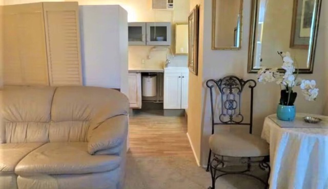 EXTRA large studio, located on 2.5 acres, totally privacy, great views, dogs ok.