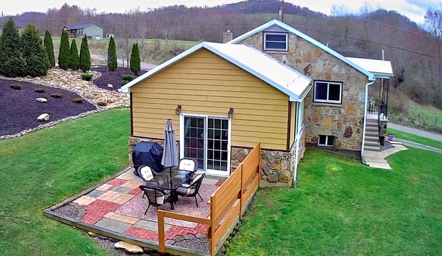 Family and Pet Friendly Confluence Cottage!