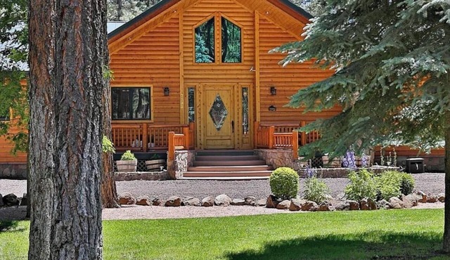 Family-friendly Pinetop cabin on Pinetop Country Club golf course