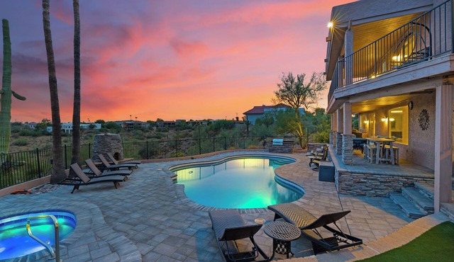 Five Palms ★ Scenic Mountain View's-Heated Pool-Spa-Balcony-Spacious★
