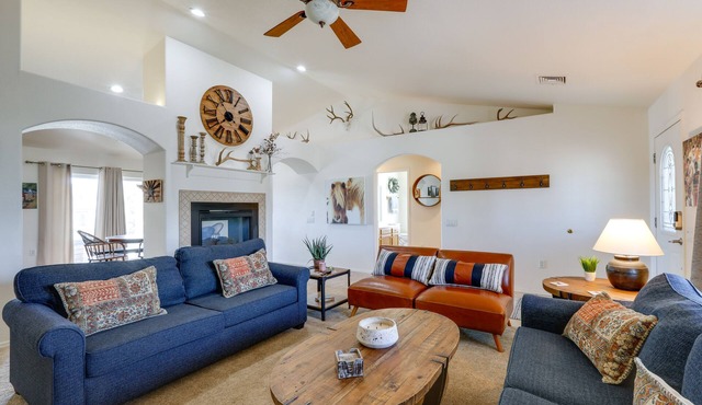 Flagstaff Home w/Hot Tub & Mountain Views
