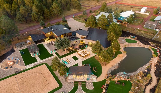 Flagstaff Retreat 8BR Hot Tub Sauna Massive Game Room Sleeps 16+ Pets