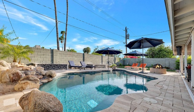 FREE GOLF! Easy Freeway Access, Near Old Town, Private Heated Pool (NO Extra Fee), Dog Friendly!