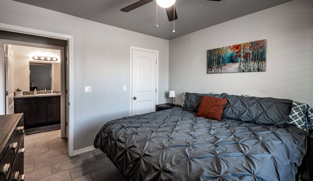 Freshly Built Stay | Quiet Area Near Golf & Dining