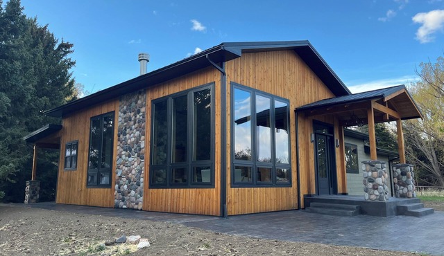 Freshly remodeled 5-bedroom luxurious escape in Paradise Valley/Livingston, MT
