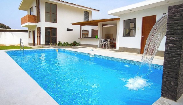 Fully Private 4-Bedroom Country House with Pool and Outdoor Cinema Pet Friendly