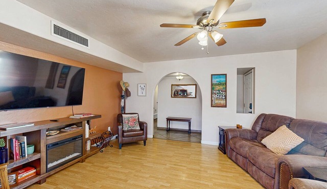 Fun, Dog-Friendly Home w/Game Room, Ping-Pong, Patio, Fast WiFi, & AC