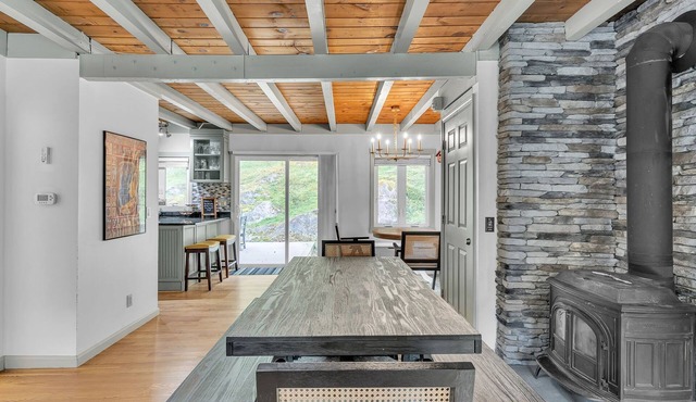 Game Room + Hot Tub - 7BR updated home