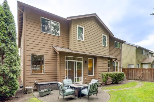 Gateway to Greater Seattle! Spacious, Modern Home