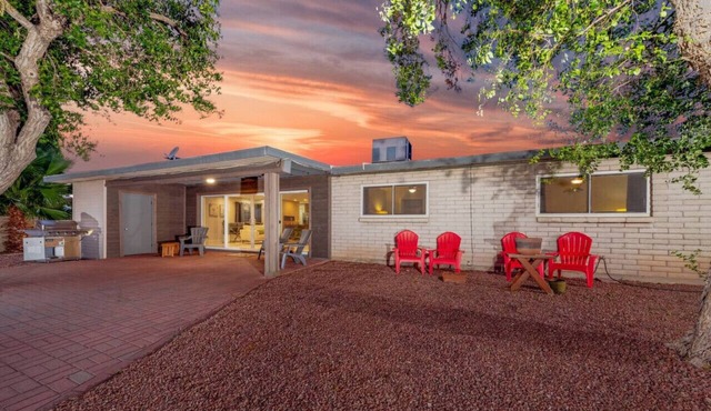 Golf/Fenced/4 BR 3 BA/Guest Suite/East