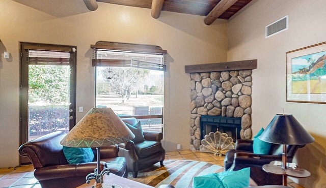 Golf & mountain view desert home with shared pool and gym - dog-friendly