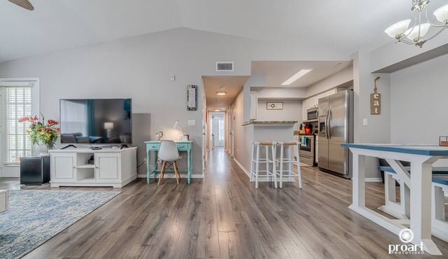 Gorgeous 3 bed 2 bath condo with pool near beach