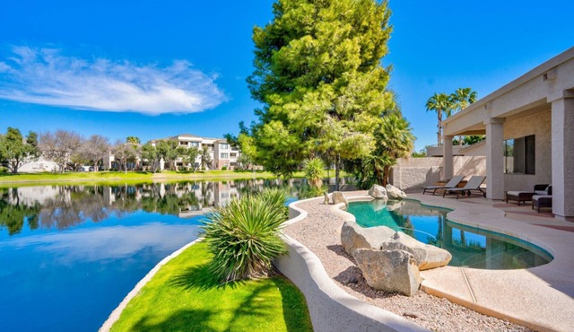 Gorgeous Lakefront Paradise w/Pool & Views