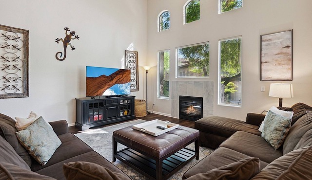 Grayhawk Avian Superb 3 BR Townhome COM Pool