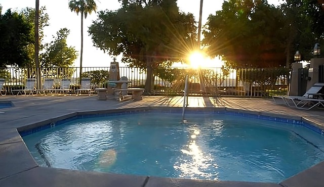 GREAT DESERT STAY! COMFY AND MODERN UNIT, POOL, PARKING AND POOL