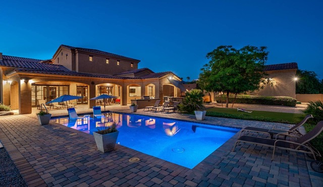 Great for Entertaining or Business! House + Guest House, Dog Friendly, HTD Pool/Spa,Outdoor Fire Pit