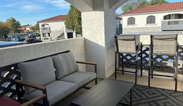 Great location in North Phoenix minutes from everything! 1 bed 1 bath apartment