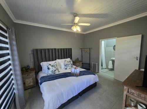 Grey Crescent living K