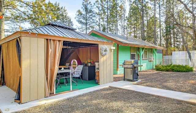 Grill, Fire Pit: Pet-Friendly Lakeside Cottage!