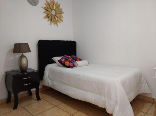 HABITACIÓN ALBORADA 1 con baño privado