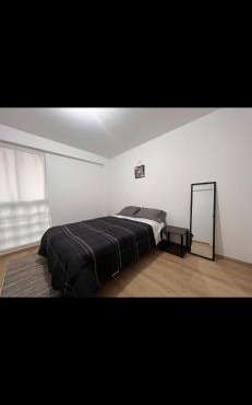 Habitación con baño privado, duplex con ambientes compartidos