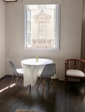 Habitación con balcón con vista al corazón de la ciudad