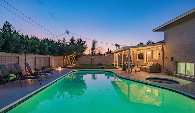 Happy Desert House ★ Heated Pool ★ Great Location