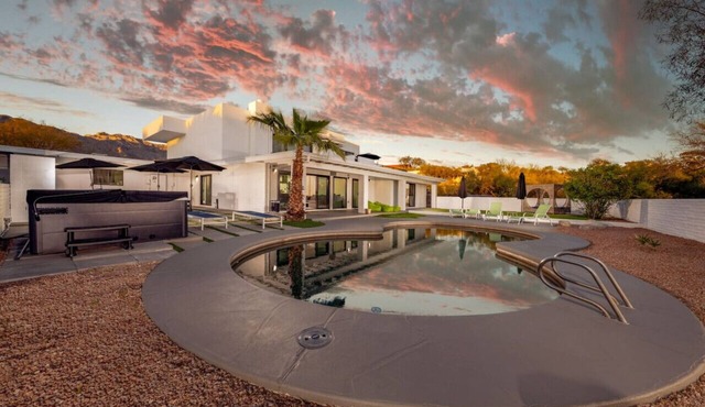Heated Pool/4 BR 3.5 BA/Mountain Views/Spa