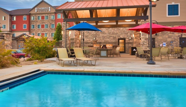 Heated Pool & Hot Tub Access + Free Breakfast Buffet. Studio Suite great for Business Travelers!
