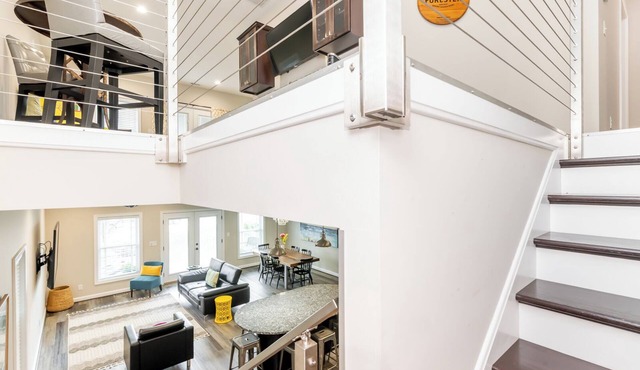 Highlands Lookout-3BR 3.5BA-Walk to Tons +Parking