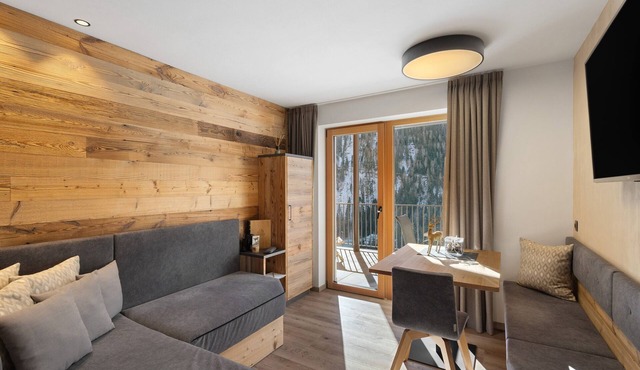 Holiday Apartment 'Chalet-Suite Wiese' with Mountain View, Private Terrace and Wi-Fi