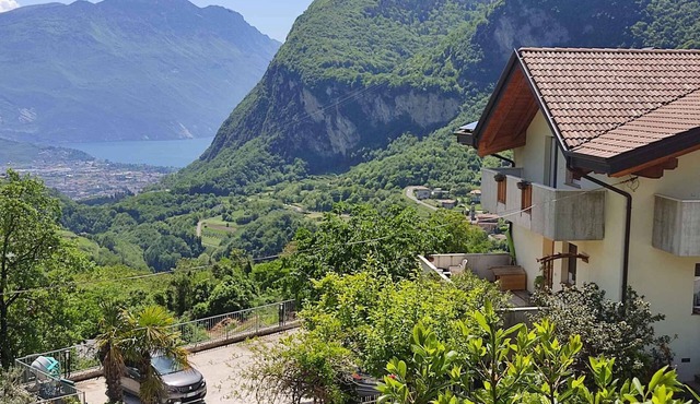Holiday apartment with terrace and parking