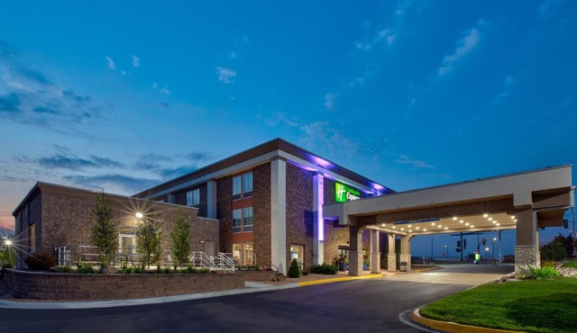 Holiday Inn Express & Suites Eden Prairie - Minneapolis by IHG