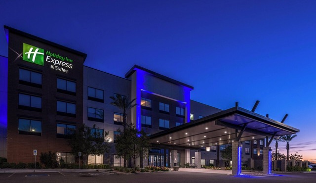 Holiday Inn Express & Suites Gilbert Mesa Gateway Airport by IHG