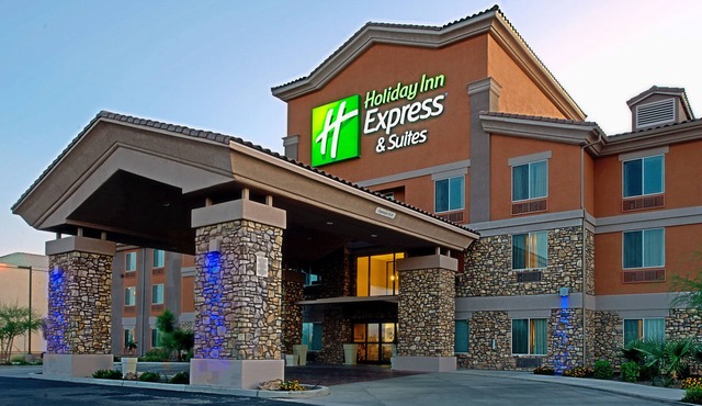 Holiday Inn Express & Suites Tucson by IHG