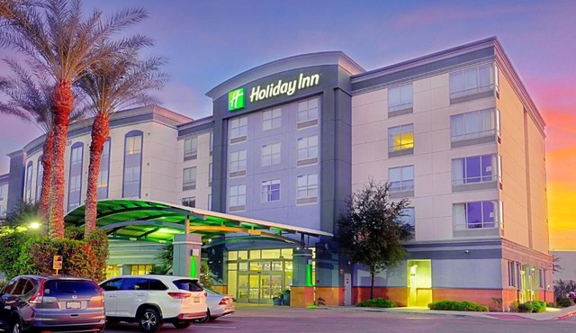 Holiday Inn & Suites Phoenix Airport by IHG