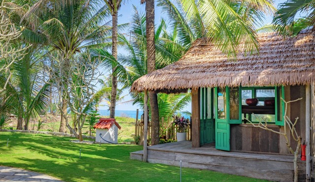 Holiday Villa 6BR Beachfront, Pool, Sauna| An Bang
