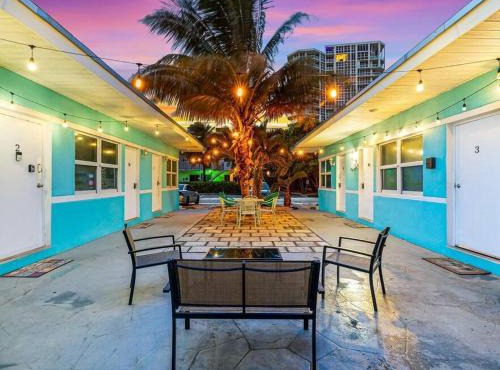 Hollywood Beach Walk, a vacation home in Miami