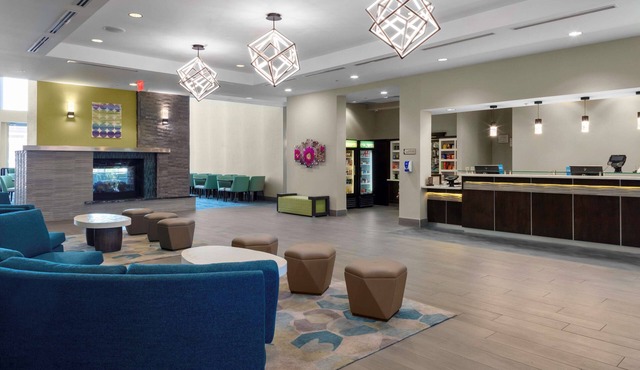 Homewood Suites by Hilton Phoenix Airport South